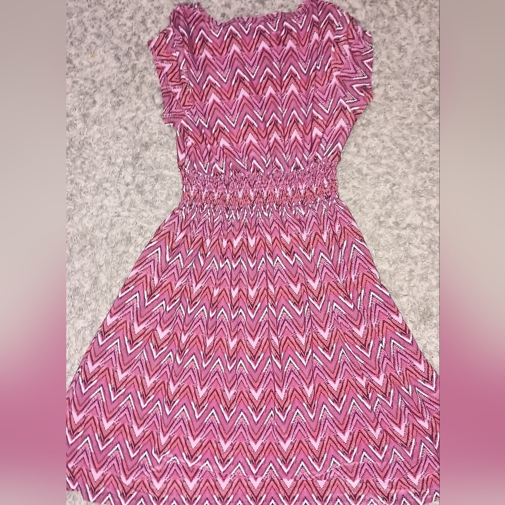 Women's Short Sleeve Dress Size Small Color Pink Red White Design Ruffle Cute...